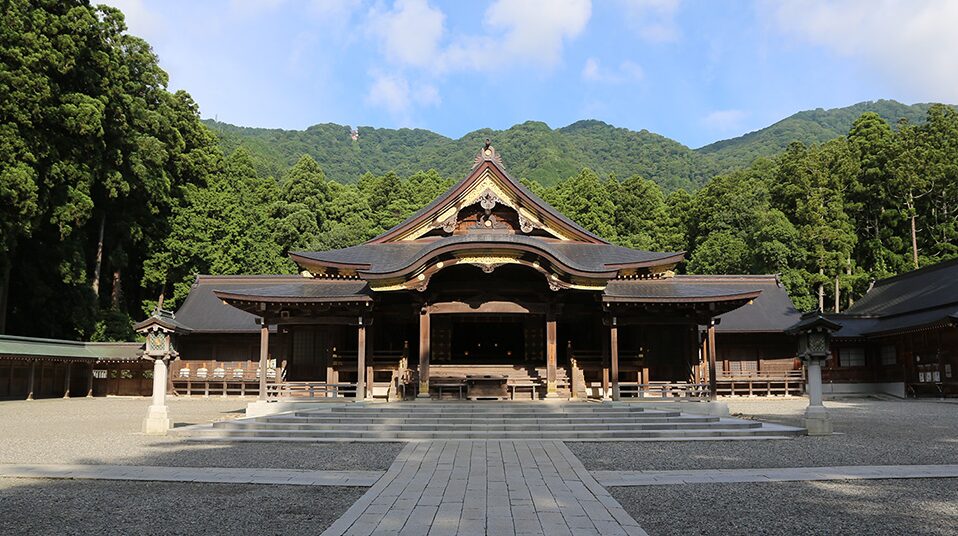 弥彦神社のやばい噂とスピリチュアルな不思議体験