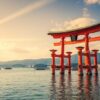 厳島神社の鳥居は浮いてる