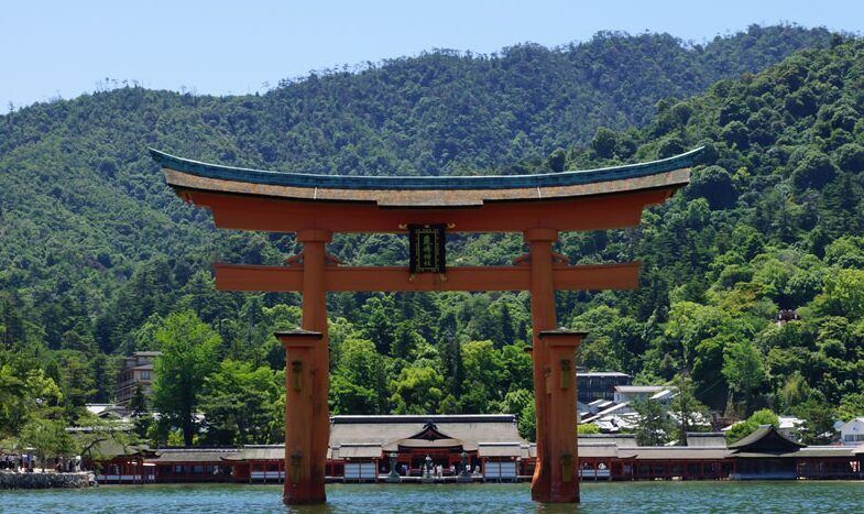 厳島神社の鳥居は浮いてるかの謎を徹底解説