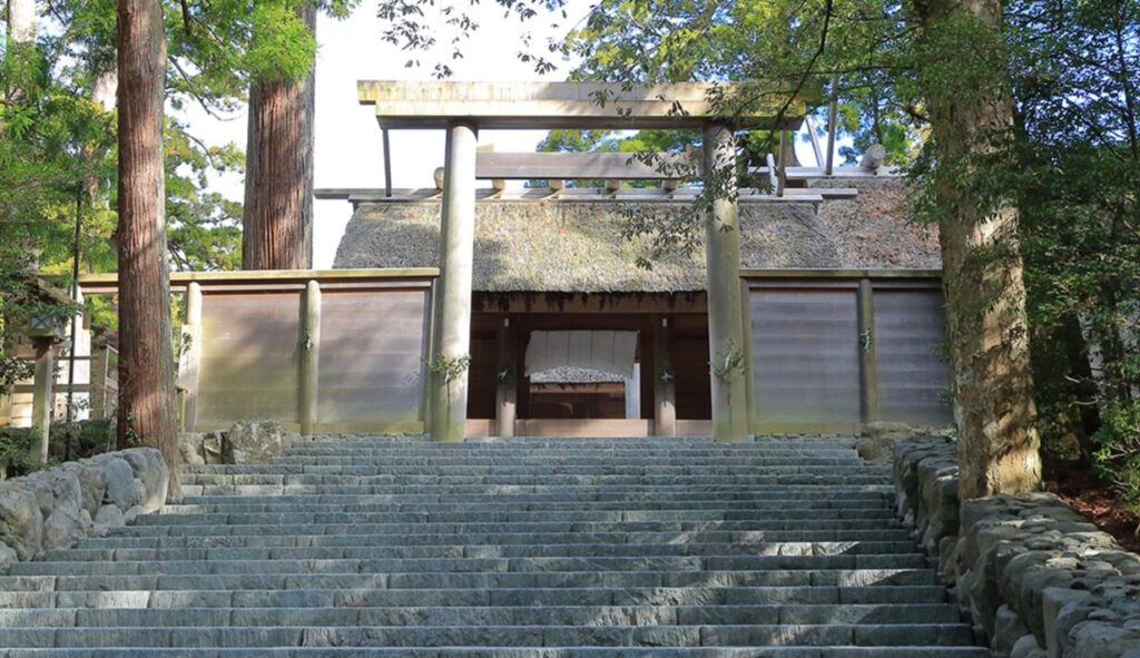伊勢神宮のお守りを一生持つ意味とは