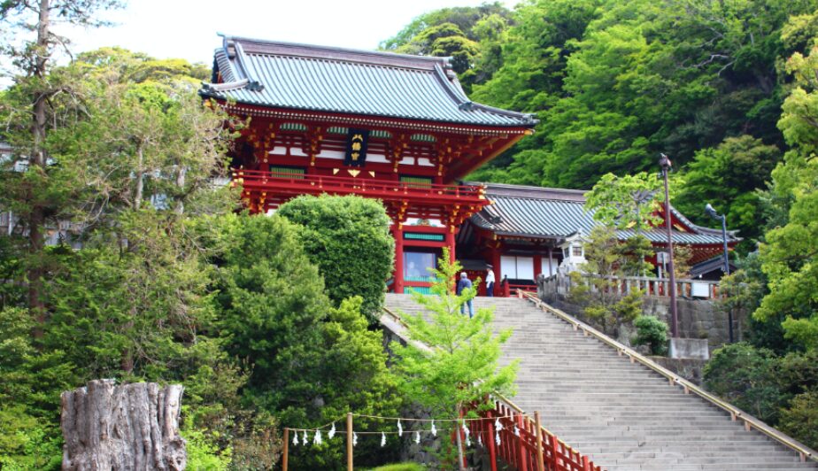 鶴岡八幡宮がなんのために作られたのか歴史背景を知る