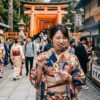 伏見稲荷大社の名物の食べ物は雀の丸焼き