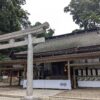 神社の拝殿と鳥居