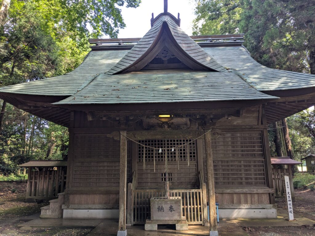 地域で守り受け継がれている木造の神社拝殿