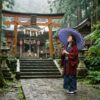 神社で雨が降りスピリチュアルを感じる人
